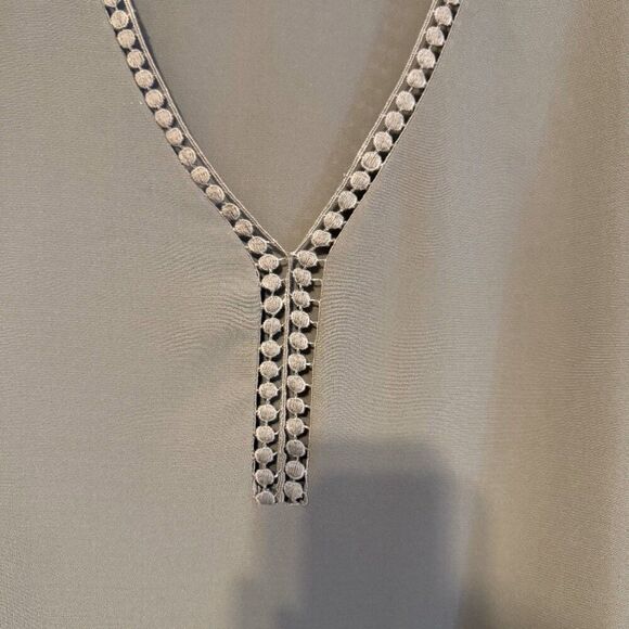 Everly Charcoal V-Neck Blouse – Size Large, EUC, Flowy & Versatile - Picture 3 of 5